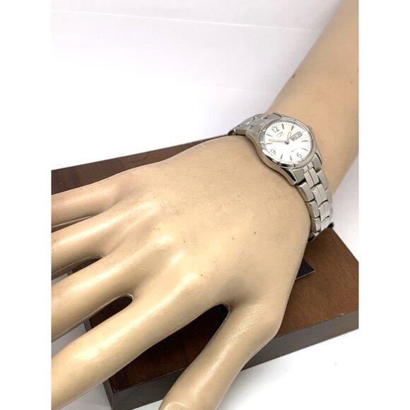 Citizen Women's Watch EQ0540-57A Quartz Silver Dial Day Date Petite 25mm Steel - Picture 4 of 14